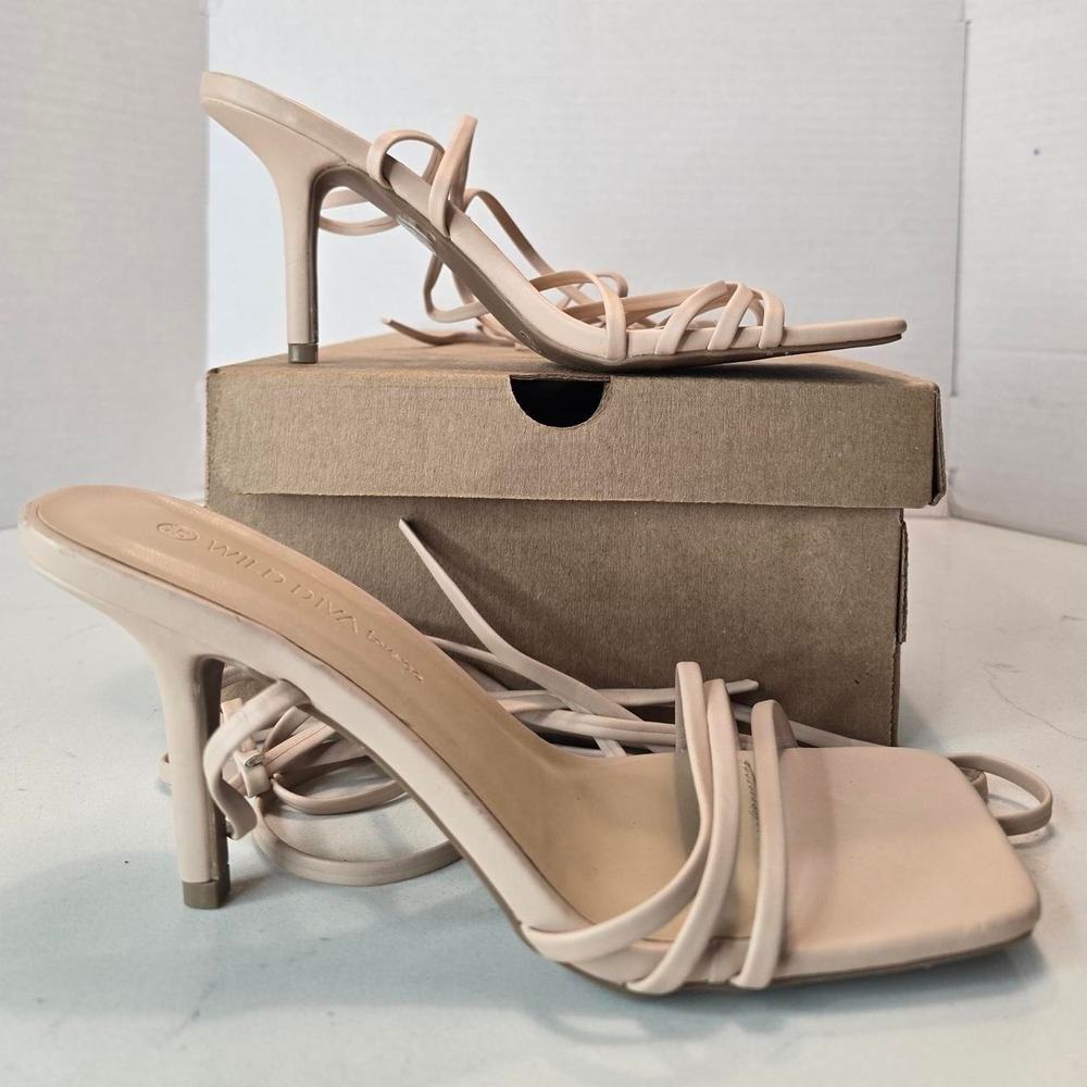 Wild Diva tan strappy lace-up sandals womens size 8.5